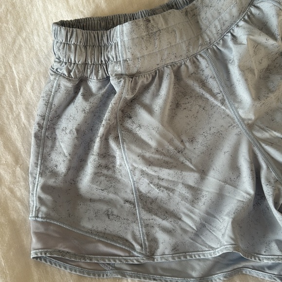 Lululemon Hotty Hot Short Drawstring Gravel Dust Pastel Blue - Picture 5 of 6